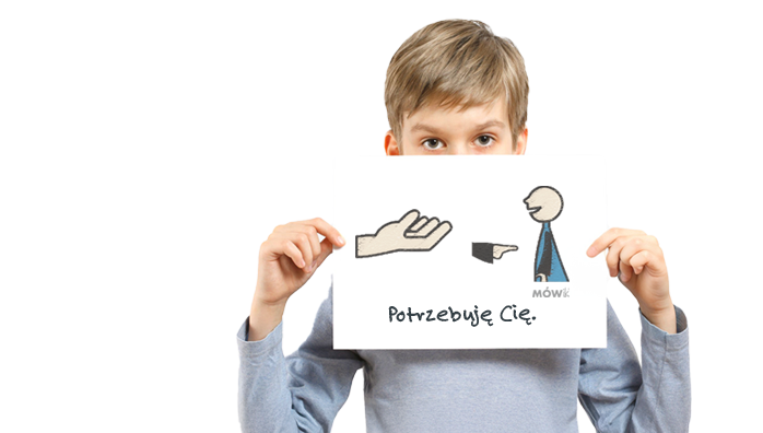 Chłopiec z symbolami AAC